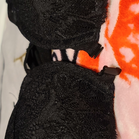 Victoria's Secret Black Lace Front Closure Razorback Bra 34 C - Picture 12 of 12